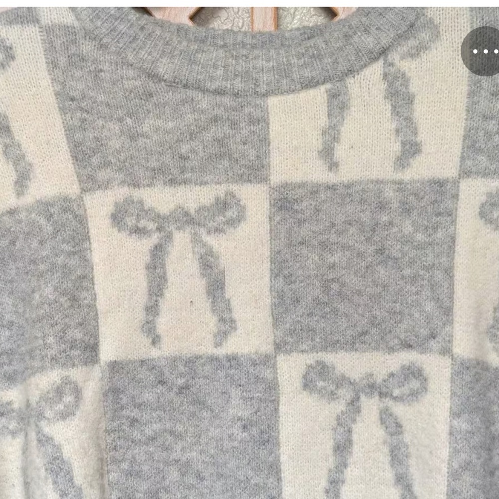 REDUCED🎈a new day Bow Crewneck Sweaters Gray and White Women's Sweater - Picture 3 of 5